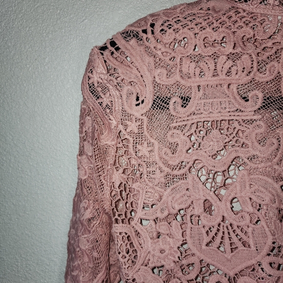 a'gaci Delicate Pink Lace Crop Top - Picture 6 of 9